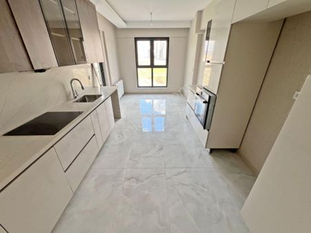 Ovacık Forum Avm Karşısı '0' Site'de 9.katta 4+1 E.banyo G.odalı Kiralık Daire