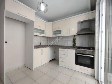 Kardeşten Edremit Merkezde Doğalgazlı Asansörlü Ayrı Mutfaklı Ara Kat Geniş 3+1 Daire