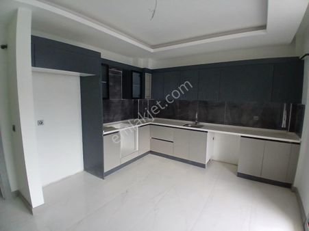 Akçay Emlak'tan Akşehir Yarenler Mahallesinde Garajlı Ara Kat Sıfır Satılık 3+1 Daire