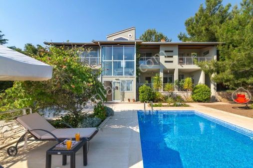 Kalkan - İslamlar Köyünde Doğa Ve Deniz Manzaralı Modern Villa