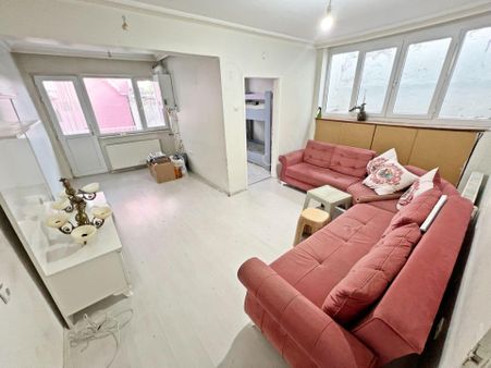 Aşağı Eğlence Tevfik Sağlam Yanı Kat Konumlu 2+1 Balkonlu Mantolamalı