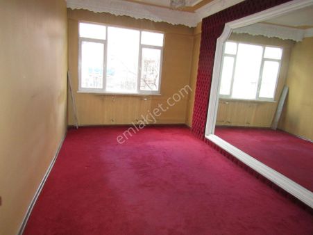 Setbaşı Ünlü Cadde 25m2 2.arakat Kiralık İşyeri 6.000tl