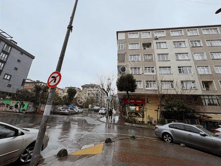 Küçükçekmece Cennet Mahallesi Caddede Metrobüse 2 Dk Satılık 2+1