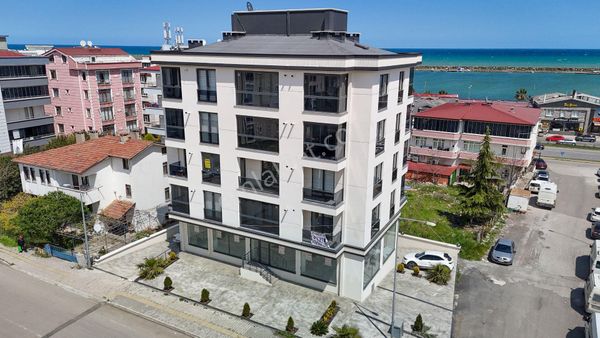 Anayola İlk Cadde Köşe Başı Geniş Cepheli Dükkan