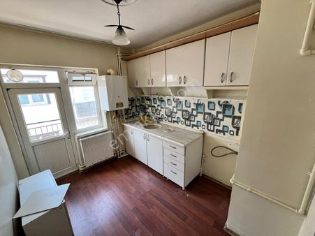 Es-astan Mareşalde 3+1 Geniş M2'li Merkezi Lokasyon Kiralık Daire