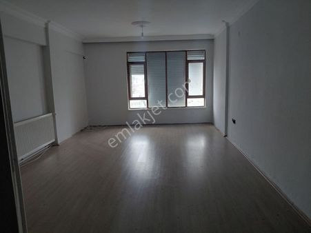 Kiralık Güllük Caddesinde Doğalgazlı 3+1 Asansörlü Daire