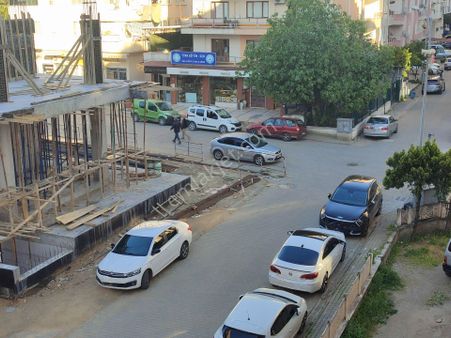 Kardeşten Edremit Merkezde Asansörlü Jeotermalli Ayrı Mutfaklı Ara Kat Geniş 2+1 Daire
