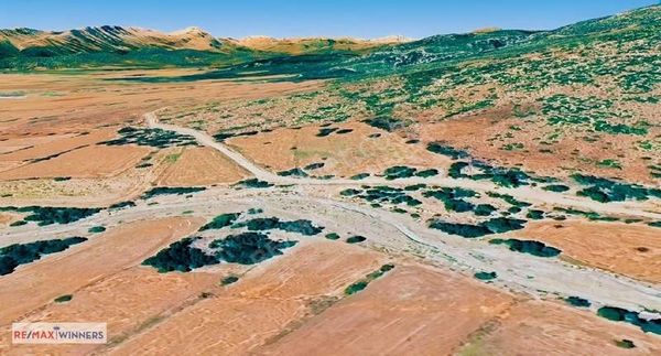 Korkuteli Akyar'da Yola Yakın, 541m² Yatırımlık Tarla