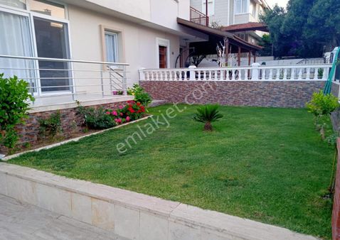Çeşme Dalyan Sakızlıkoy Plajı Ve Marinaya Yakın Kiralık Villa