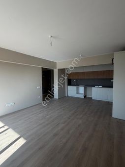 Cumhuriyet Mahallesinde Şehir Ve Deniz Manzaralı 3+1 Daire