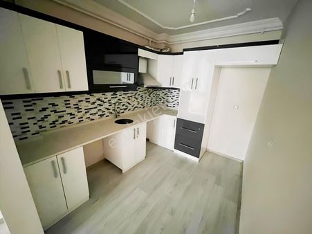 Asil Emlak'tan Muradiye'de 23 Nisan Parkında Fırsat 1+1 Daire
