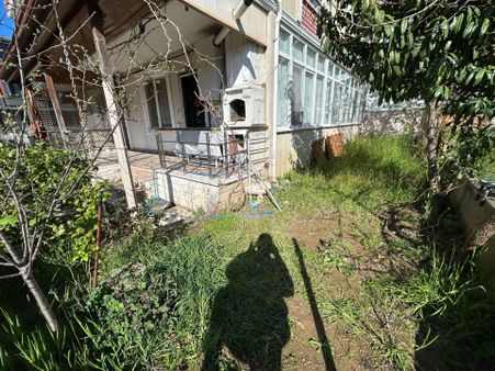 Karasuda Mustakil Bahçe Kullanımlı 2+1 Kombili Eşyalı Daire