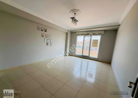 Şahlan Emlaktan Satılık Arakat 3+1 Daıre