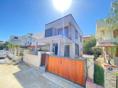 Seferihisar Doğanbeyde Satılık Sıfır Tek Müstakil 3+1 Lüks Villa