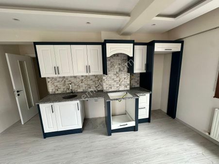 Zeki Emlak'tan Manisa Yunusemre Muradiye Mahallesinde Kiralık 2+1 Daire