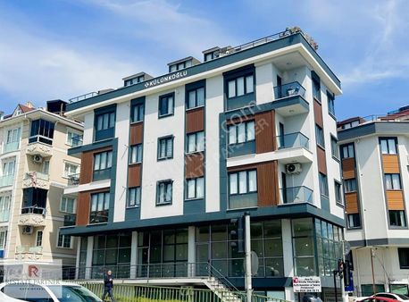 Akdeniz Caddesi'nde | Yüksek Tavanlı | Geniş Vitrinli Kiralık