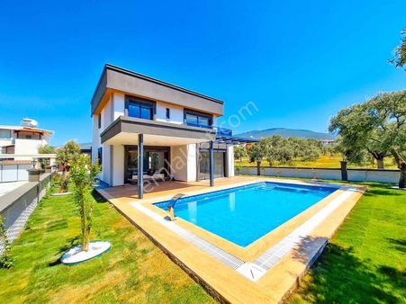 Dıdım Akbükte Denıze 750 Metre, Havuzlu, Tam Müstakıl 5+1 Vılla