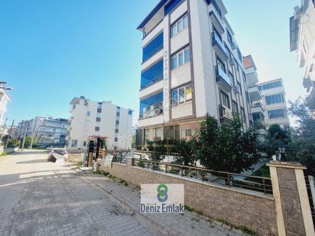 Denizden Akçayda Denize 250 M Öncephe Asansörlü Satılık 2+1 Daire.