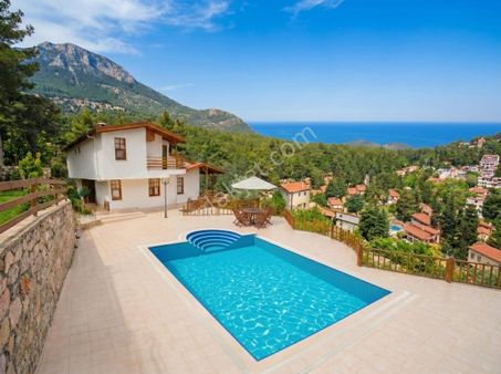 Kemer Beycik'te Site İçerisinde Satılık Havuzlu Villa