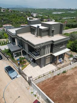 Bm"den Kuyulukta Doğa Manzaralı-asansörlü-saunalı 5+1 İkiz Villa