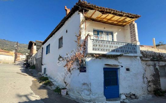 İzmir Bayındır Merkez Değerli Konumda Satılık Müstakil Ev