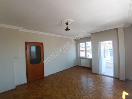 Tekirdağ Süleymanpaşa Vatan Mahallesi’nde Ana Yola Yakın, Ulaşımı Kolay 2+1 Kiralık Daire