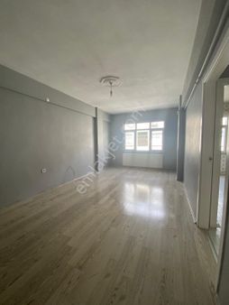 Gaziosmanpaşa Meydan'da İnci Sokakta 2+1/85m2/3. Kat Kiralık Daire