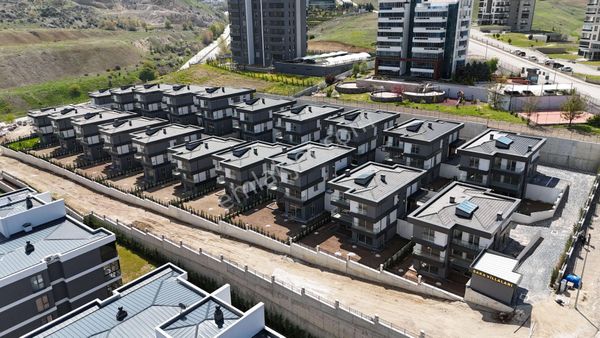 Saka Villa Sitesinde Satılık 6+2 Villa