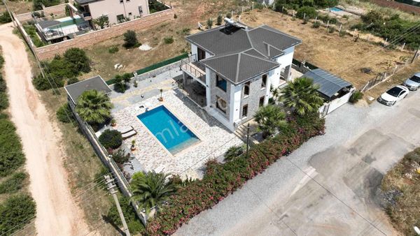 Didim Yeşiltepede 4+1 Tam Müstakil Havuzlu Eşyalı Köş Parsel