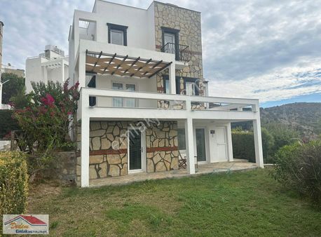 Küçükbük Site İçinde Manzaralı Müstakil Bahçeli Yıllık Kiralık