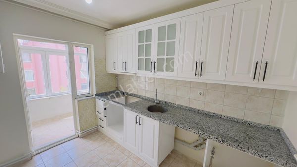 Kc Emlaktan Merkezi Konumda Ara Katta Kiralık 2+1 Daire