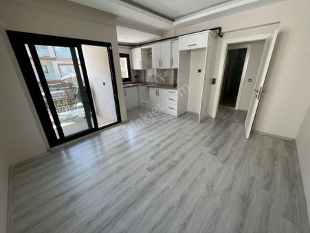 Kuşadası Merkezde Yeni Bina 2+1 Kiralık