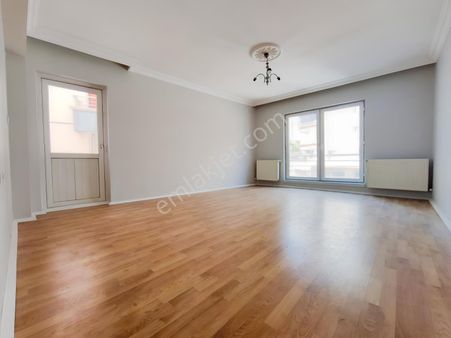 30 Ağustos Mah 2.kat Konumunda Y.giriş Ful Yapılı 3+1 Boş Daire