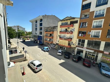 Zeki Emlak'tan Manisa Muradiye Mahallesinde Cadde Üstünde Eşyalı Kiralık 1+1 Daire