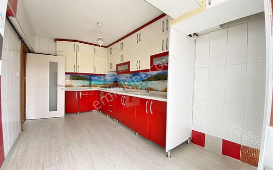 Bağlarbaşı Metroya 7 Dakika Yürme Mesafesinde 3+1 Katta Daire