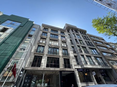 Erkutun'dan Nişantaşı Amerikan Hastanesi Yanında, Asansörlü, 75 M2 Kiralık İş Yeri