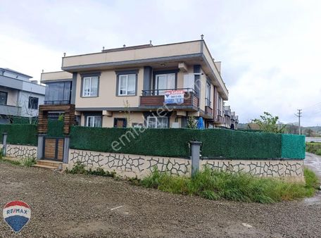 Re/max Mavi'den Müstakil Bahceli Havuzlu Mut. Ayrı Köşe Villa