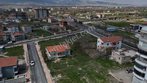 Emin Emlaktan 8 Kat İmar Avantajlı,villa Bölgesinde Müstakil Ev
