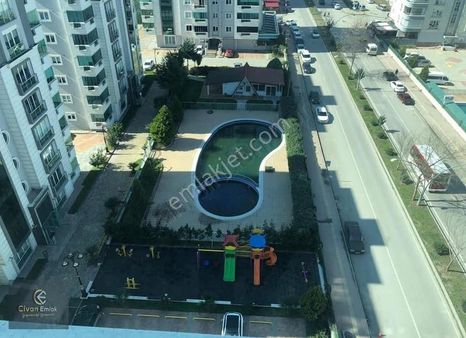 Derebahçe'de Global Evlerinde Kiralık 3+1 Daire