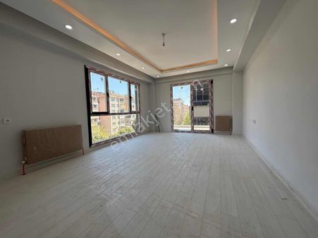 Cennet Mah.cadde Üstünde Sıfır Bina'da 6+2 Kiralık Daire
