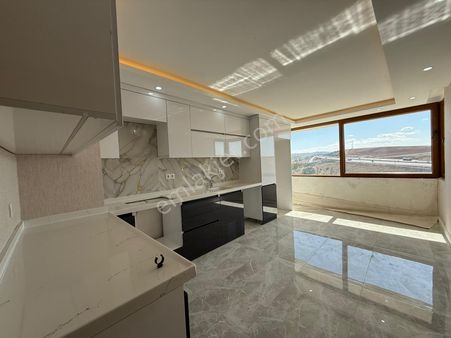 Kariyer'den Yaşamkent Dodurga'da 6+1 4 Cepheli Lüx Yapılı 300m2 Tek Tapu 2 Daire