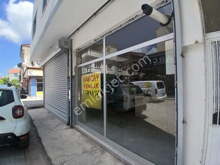 Akçay Emlak'tan Akşehir Meydan Mahallesi Anahtarcı Hasan Karşısında Doğalgazlı Kiralık Dükkan