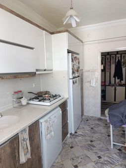 Akçay Emlak'tan Akşehir Gazi Mahallesi Bahçelievler Ortaokulu Civarında Bakımlı Satılık 3+1 Daire