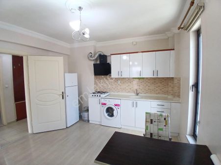 Akçay Emlak'tan Akşehir Çarşı Merkezde Eşyalı Tüm Faturalar Dahil Kiralık 1+1 Daire