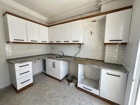 Çözüm Emlak'tan Muradiyede 2+1 Satışı Tam Göstermeye Uygun Daire