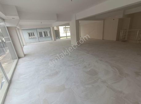 Mithatpaşa Mah.20.sk İle 3.sk Köşesi Kiralık Batarkatlı Dükkan