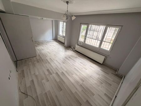 Uyanış Mah Kat Konumunda Balkonlu İskanlı 2+1