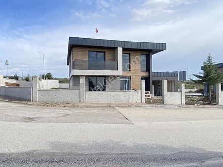 İncek'te Bagımsız Havuzlu Ultra Lüks 7+1 Özel Tasarım Villa