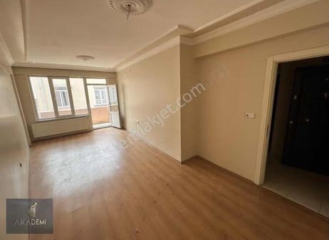 Akademi'den Espark Yakını Balkonlu Geniş Eşyasız Kiralık 2+1