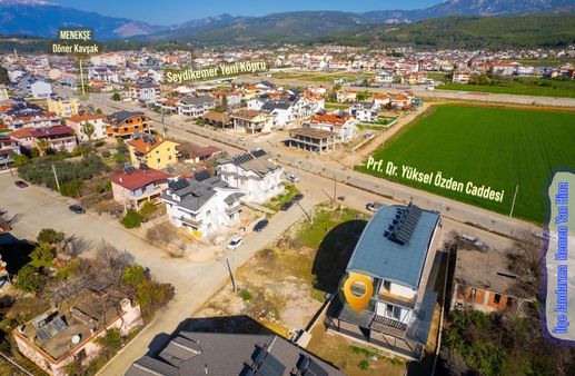 Menekşe Cadde Üzerindeki Binada ,müstakil Girişli ,bahçeli 1+1